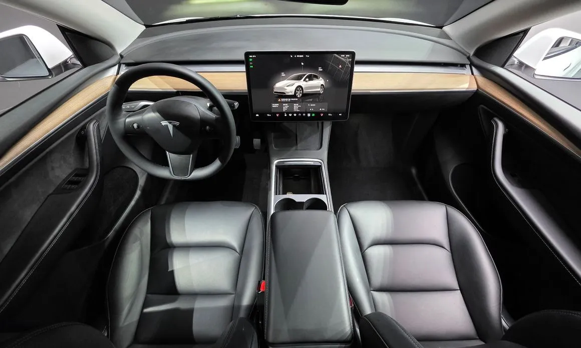 Tesla Model Y 2023 из KR, фото 10
