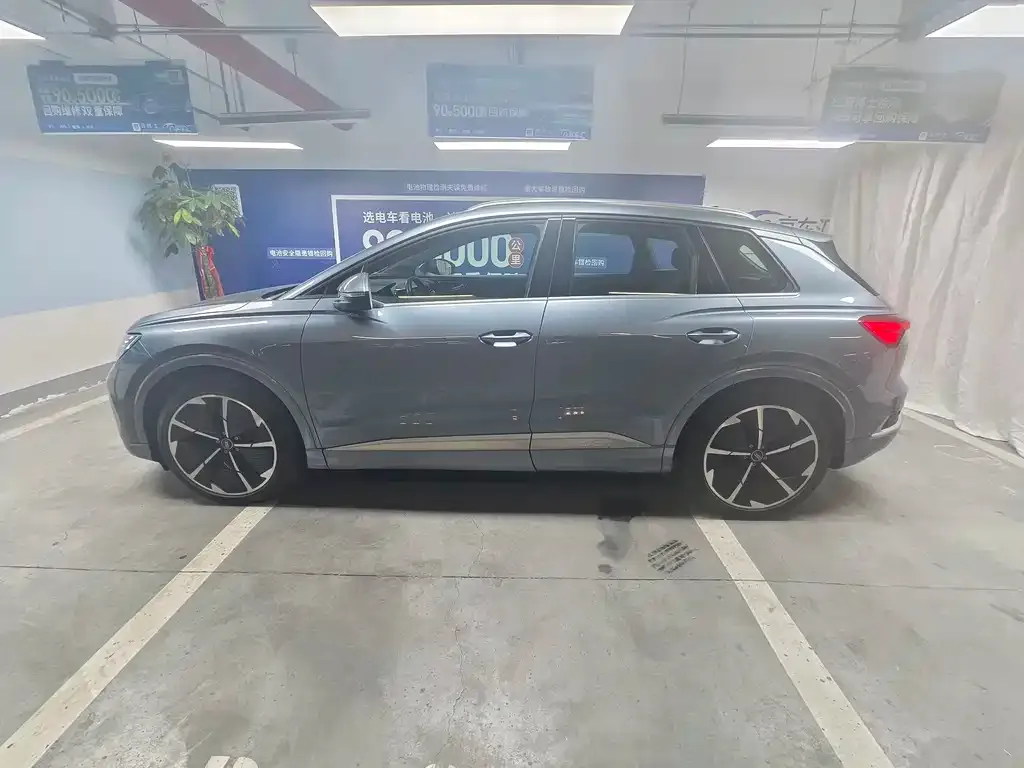 Audi Q4 e-tron — фото 10