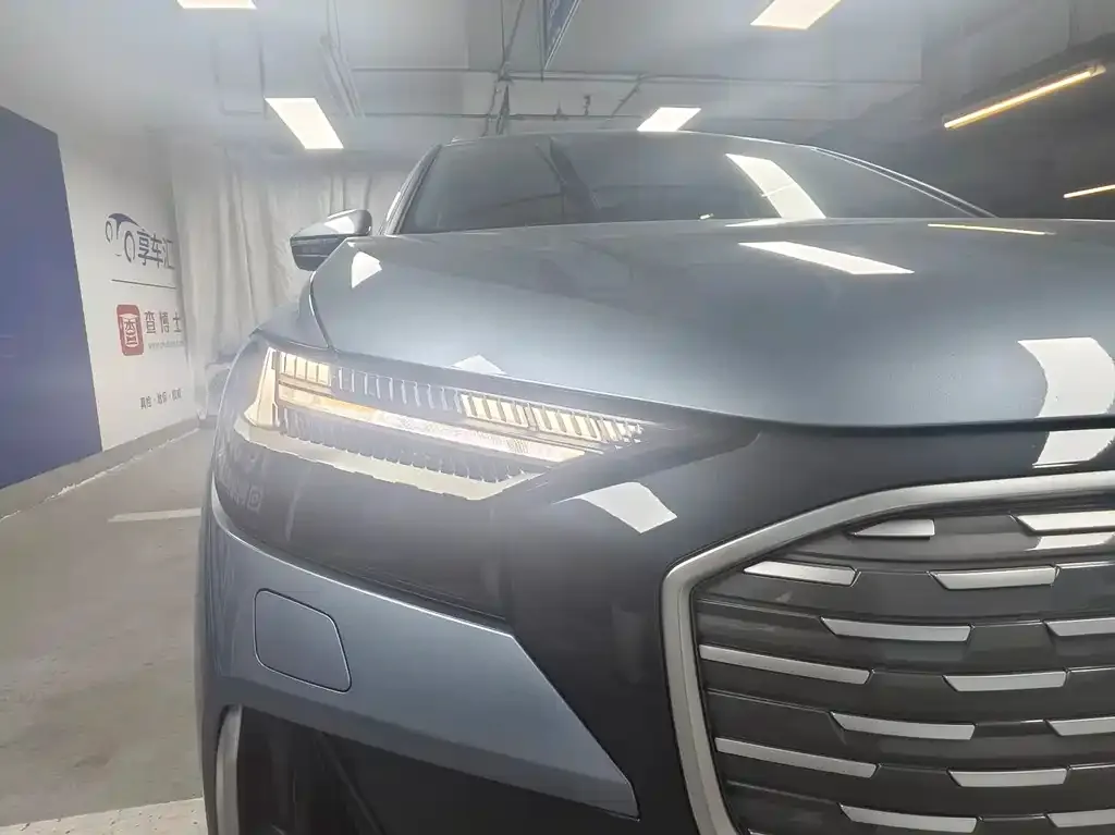Audi Q4 e-tron — фото 2