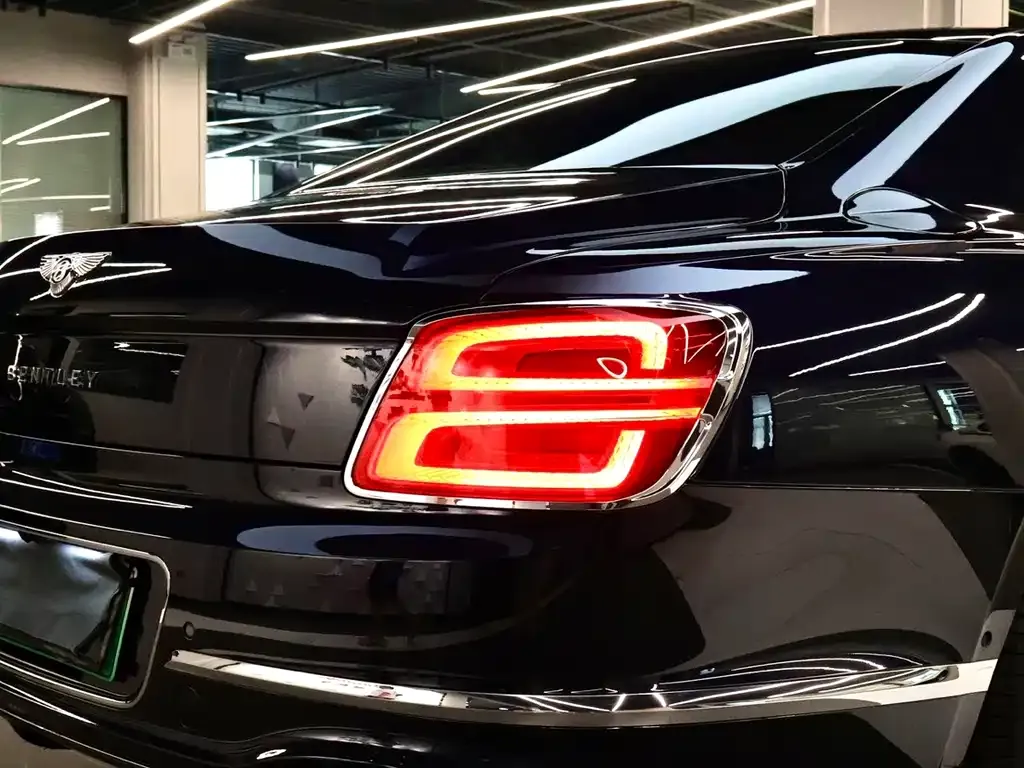 Bentley Flying Spur PHEV 2022 из CN, фото 4