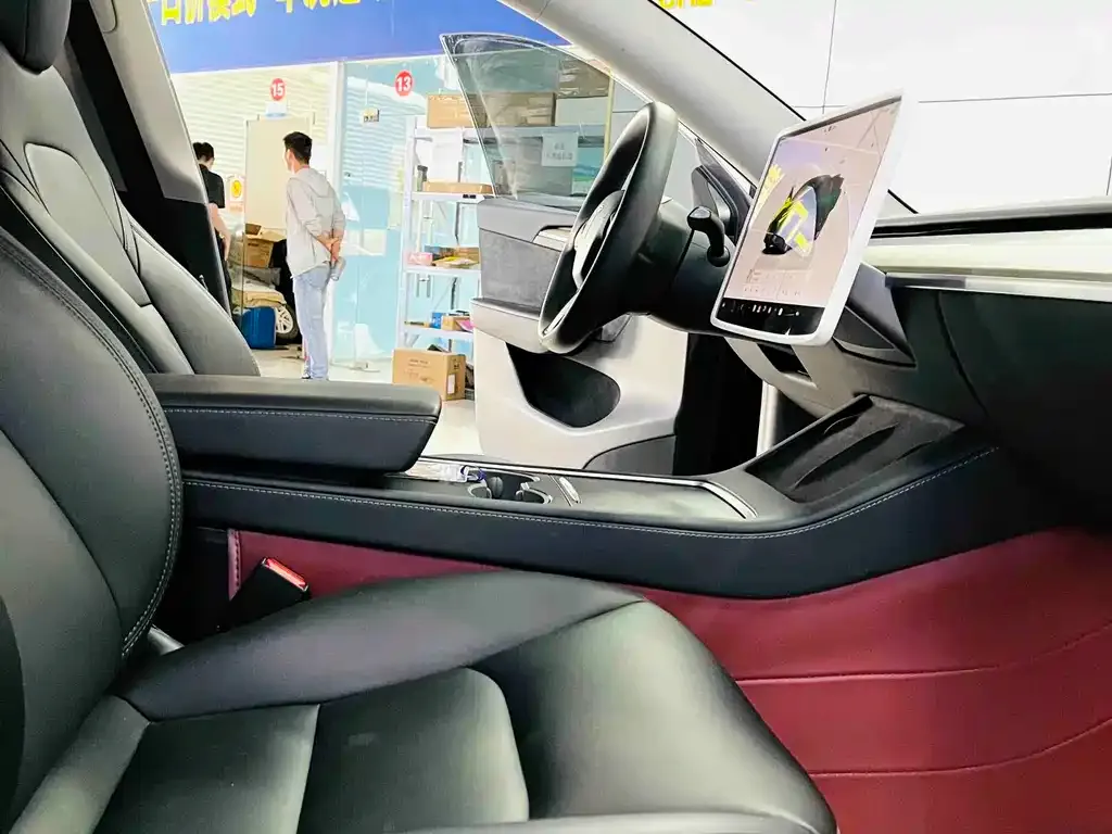 Tesla Model Y — фото 7