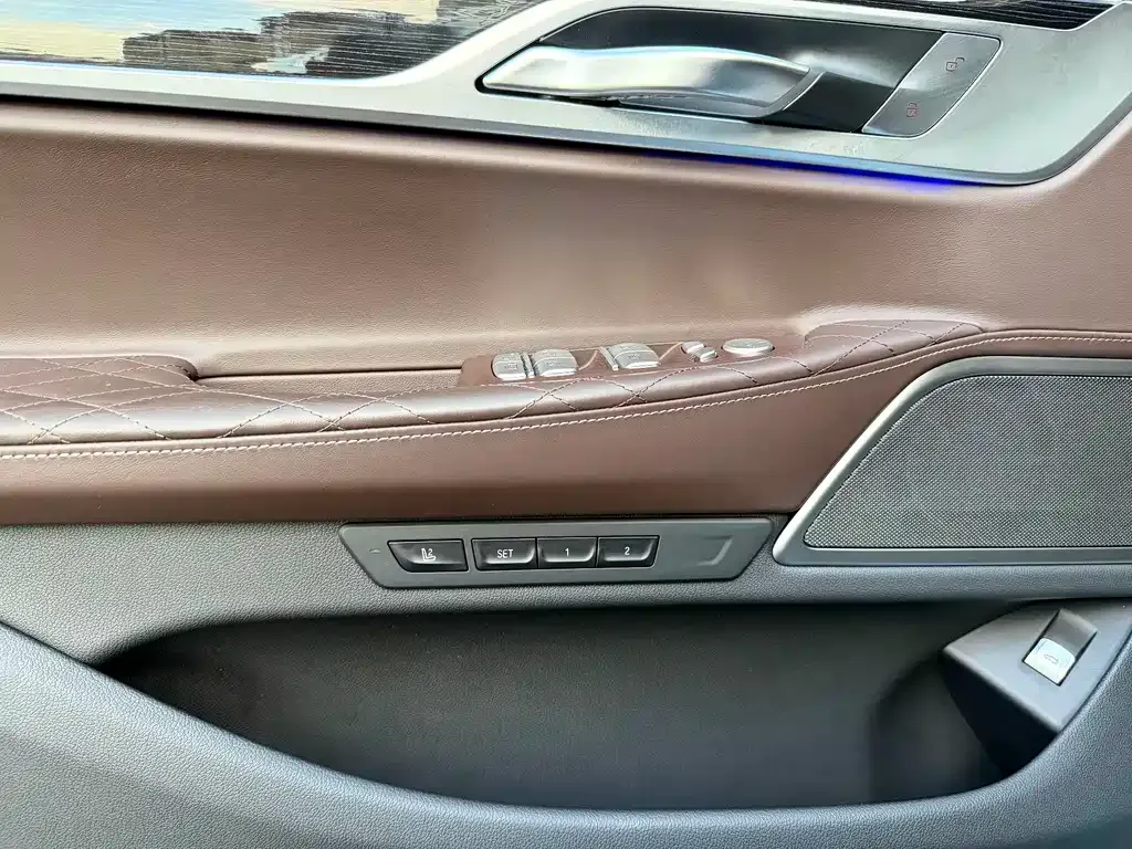 BMW 7 Series — фото 4