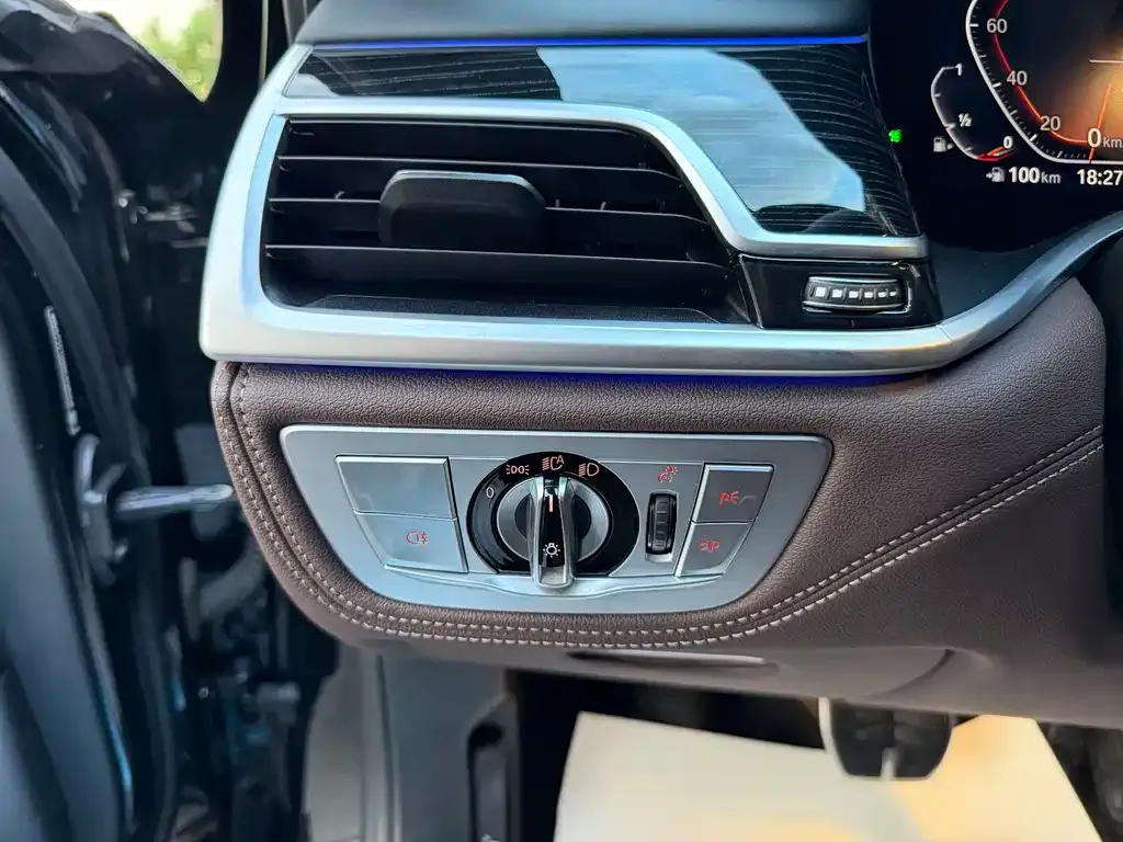 BMW 7 Series — фото 10