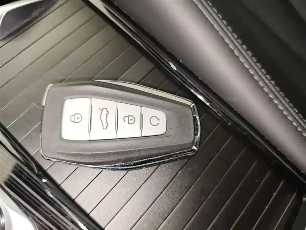 Geely Xingyue L 2024 из CN, фото 4