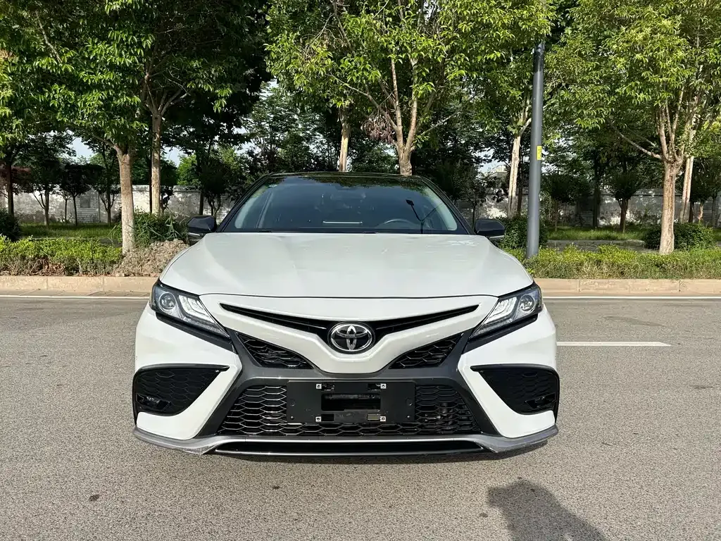 Toyota Camry — фото 8