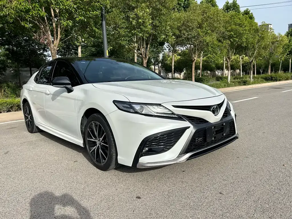 Toyota Camry — фото 9