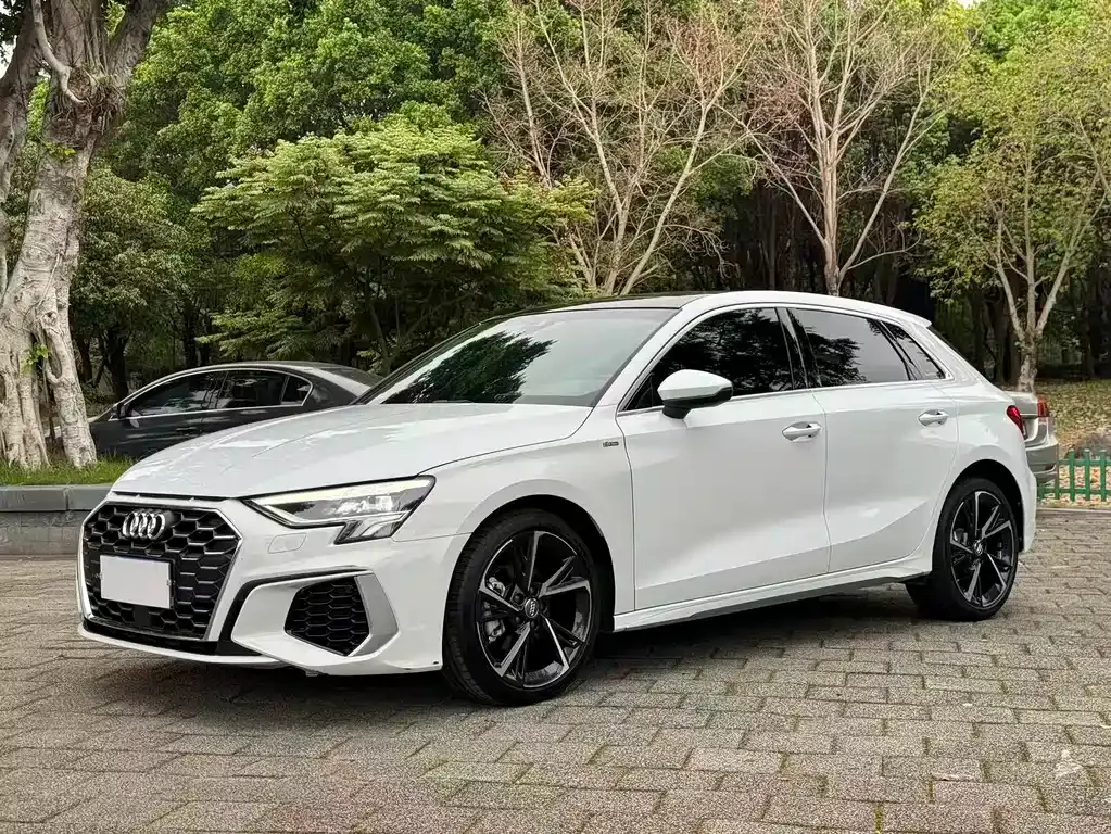 Audi A3 — фото 1