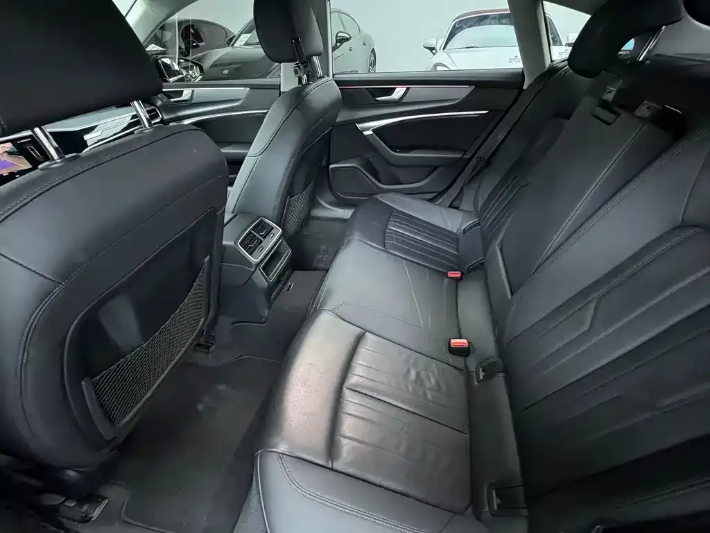 Audi A7 2021 из CN, фото 4