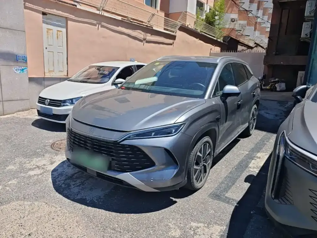 BYD L DM-i — фото 1