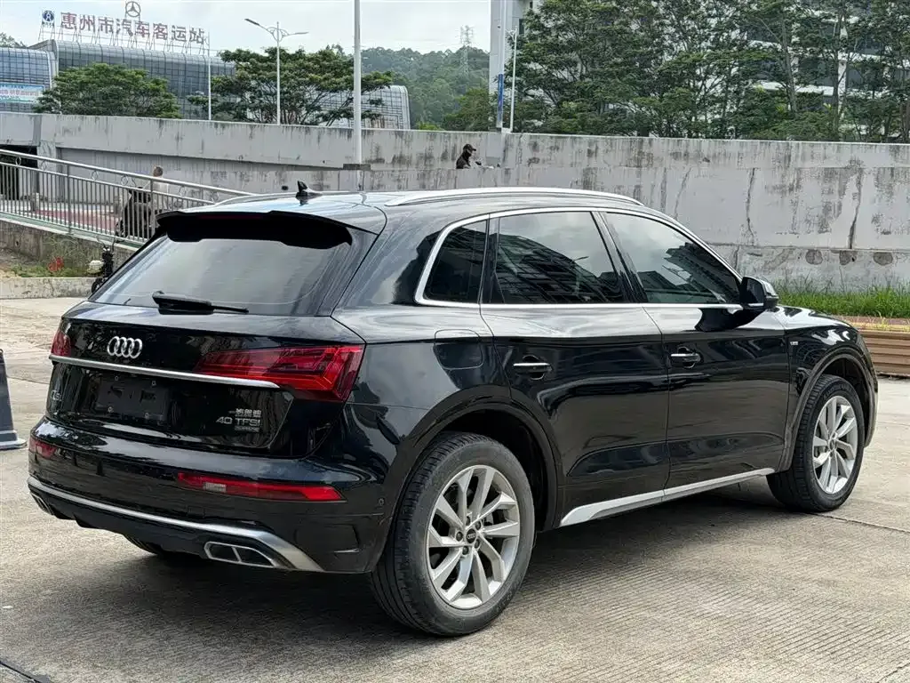 Audi Q5L — фото 9