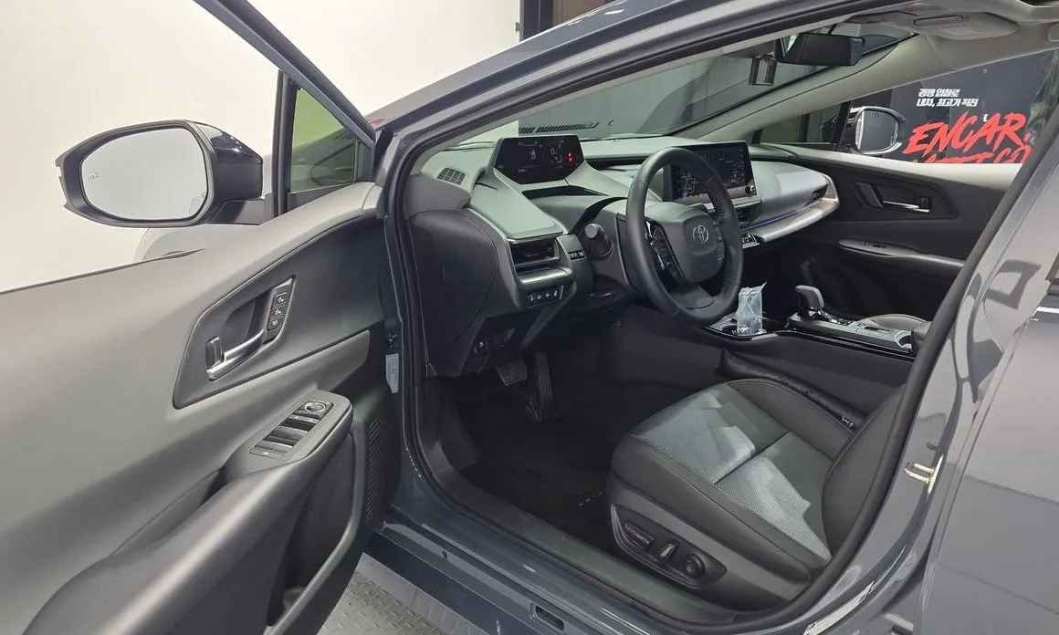Toyota Prius 2024 из KR, фото 10