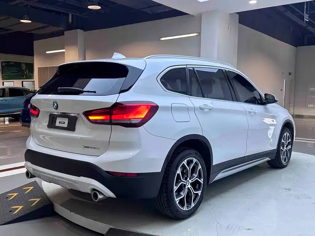 BMW X1 — фото 9