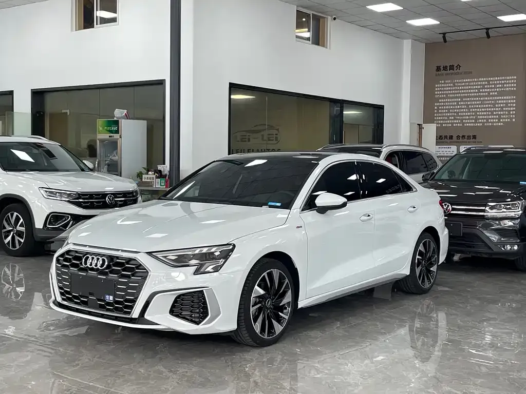 Audi A3 — фото 1