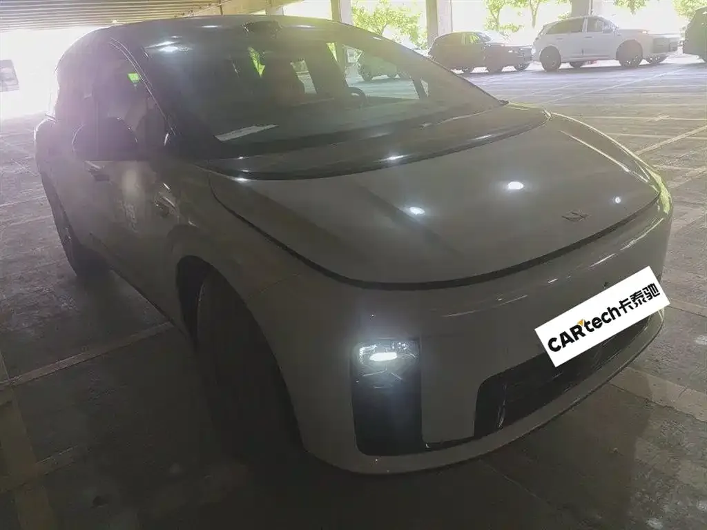 Li Auto i8 — фото 2