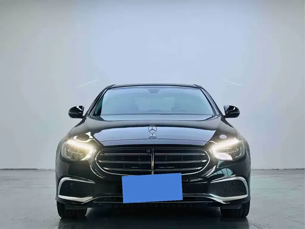 Mercedes-Benz E-Class — фото 1