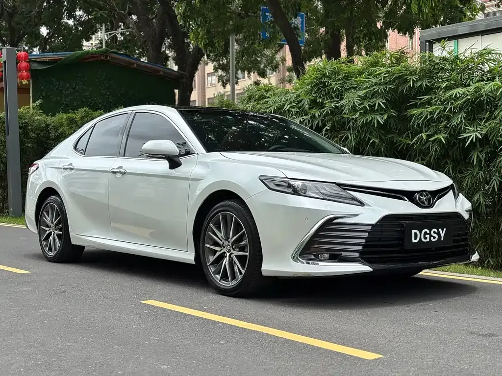 Toyota Camry — фото 7