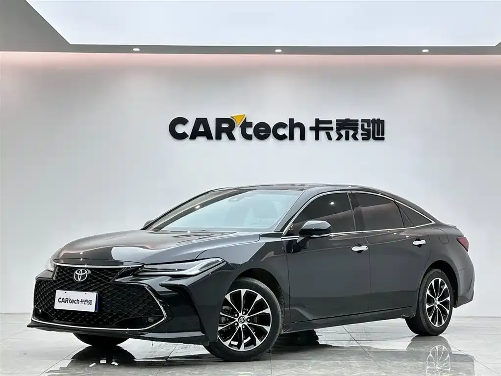 Toyota Avalon — фото 1
