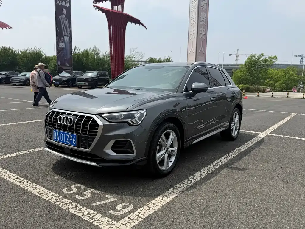 Audi Q3 — фото 1