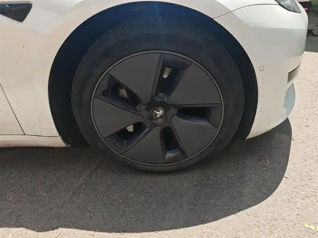 Tesla Model 3 — фото 10