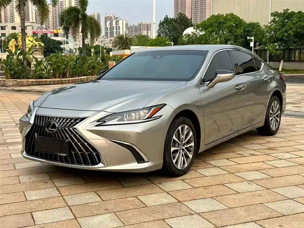 Lexus ES — фото 1