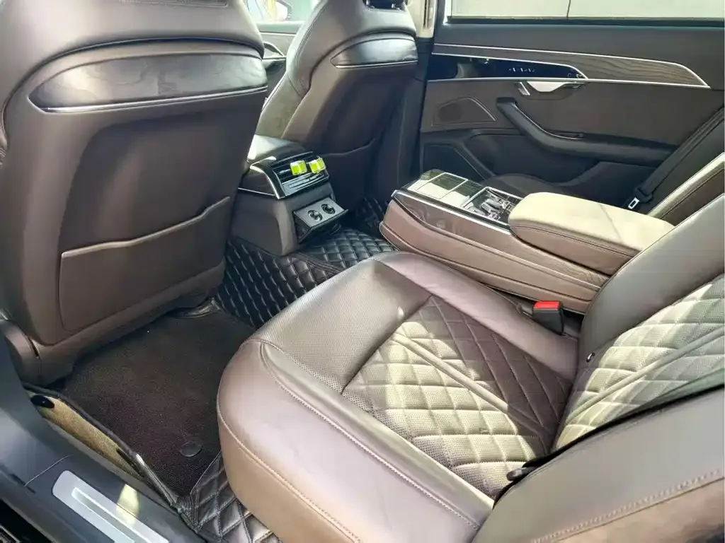 Audi A8 — фото 2