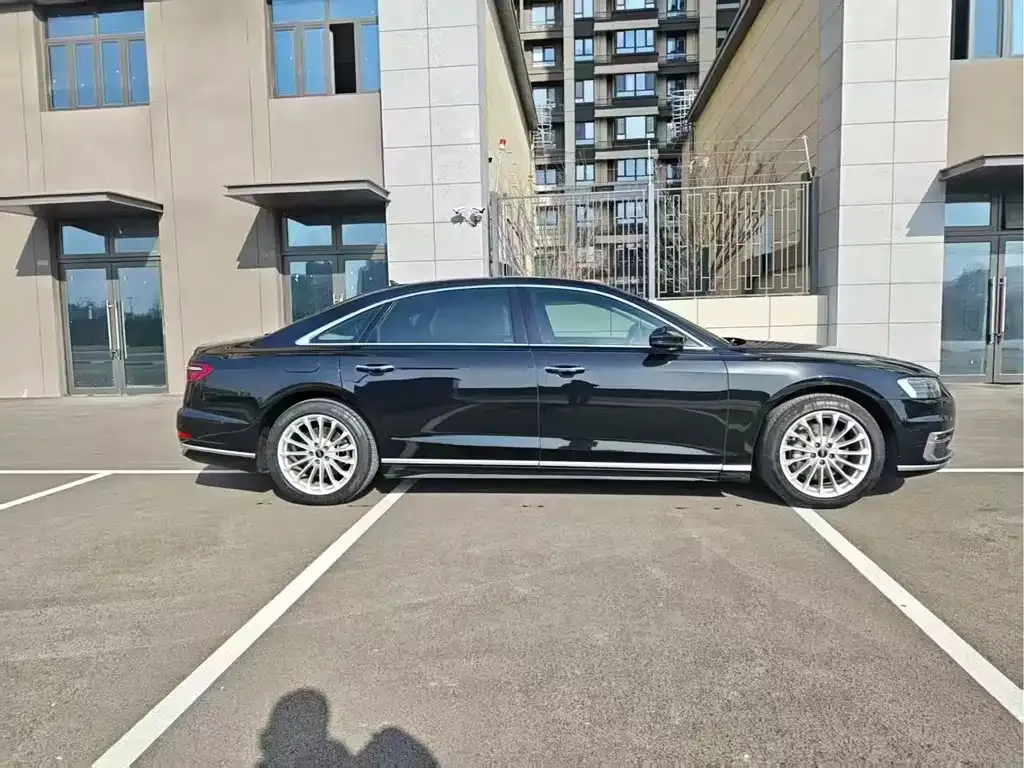 Audi A8 — фото 6