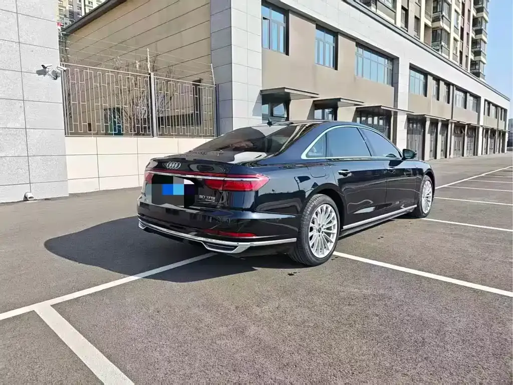 Audi A8 — фото 3
