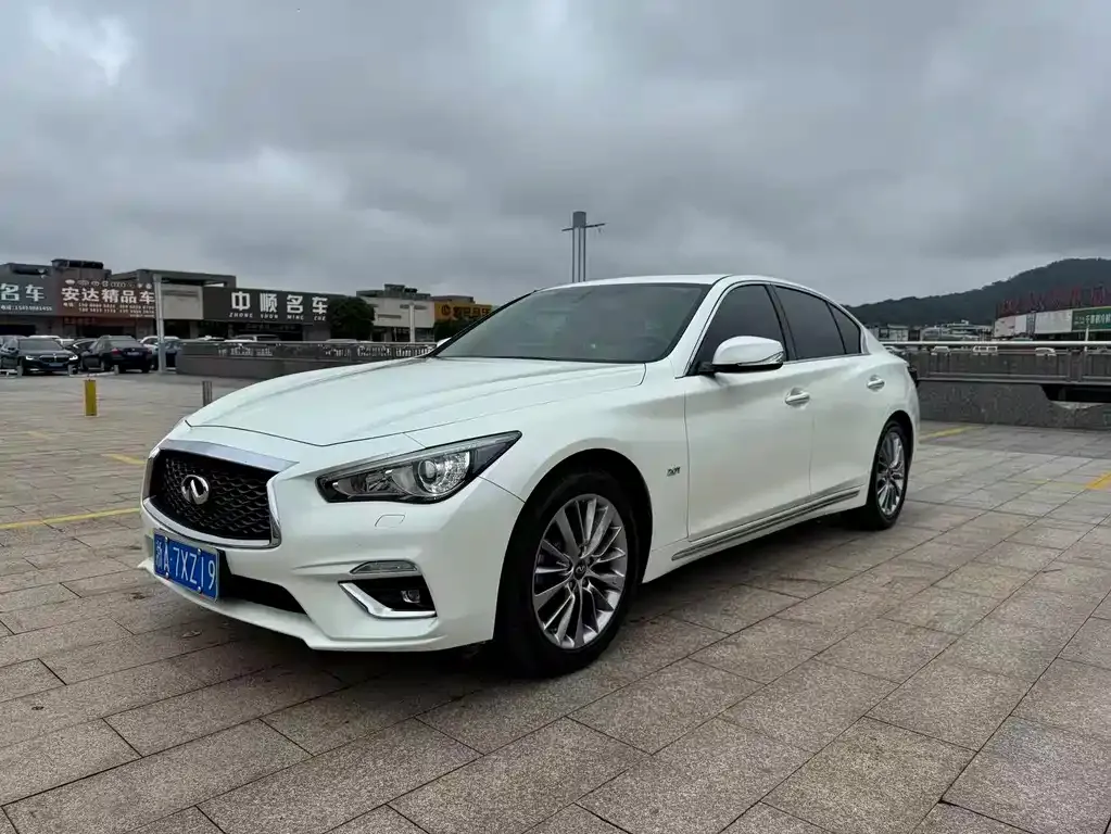 Infiniti Q50L