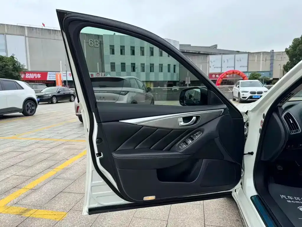 Infiniti Q50L 2021 из CN, фото 2