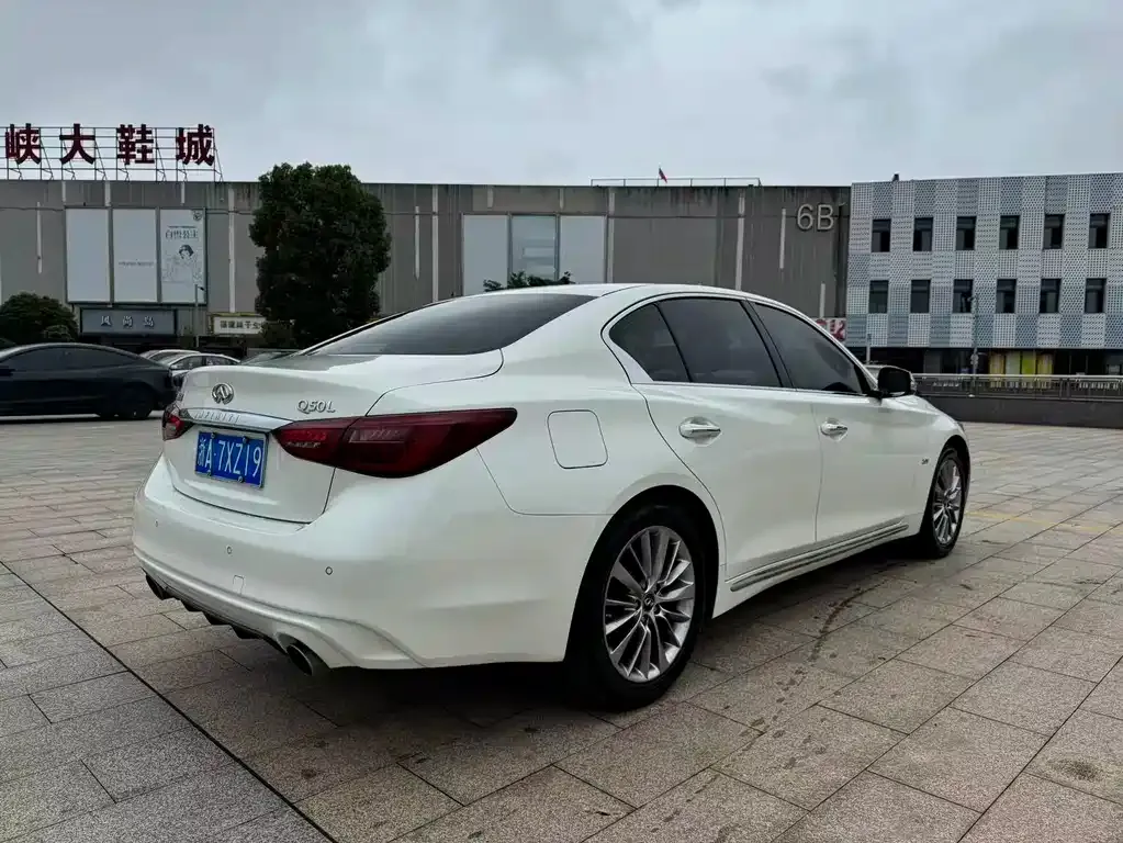 Infiniti Q50L 2021 из CN, фото 3