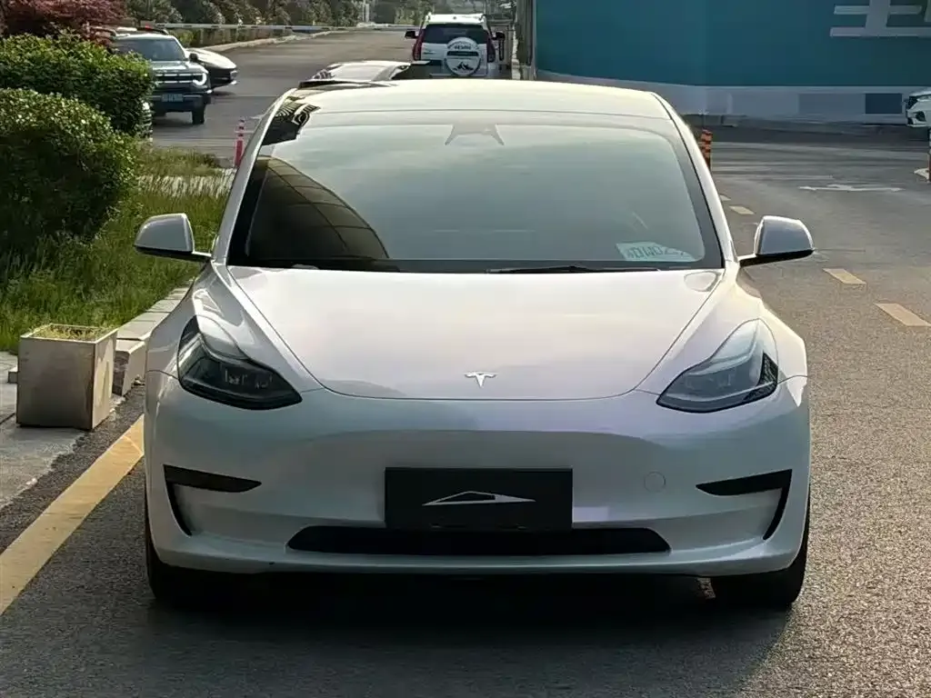 Tesla Model 3 — фото 4