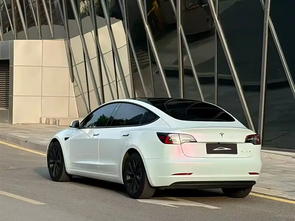 Tesla Model 3 — фото 2