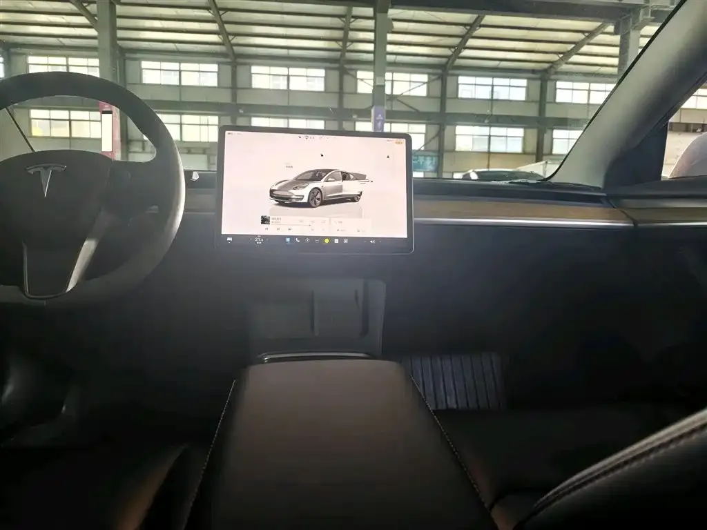 Tesla Model 3 — фото 3