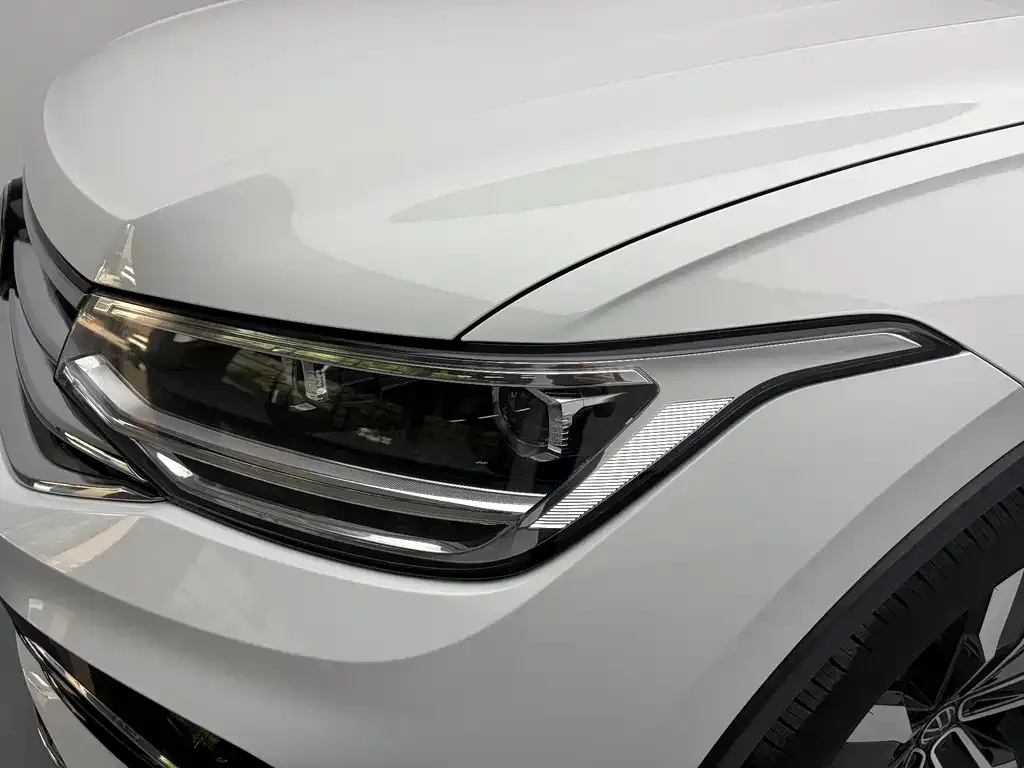 Volkswagen Tiguan L — фото 7