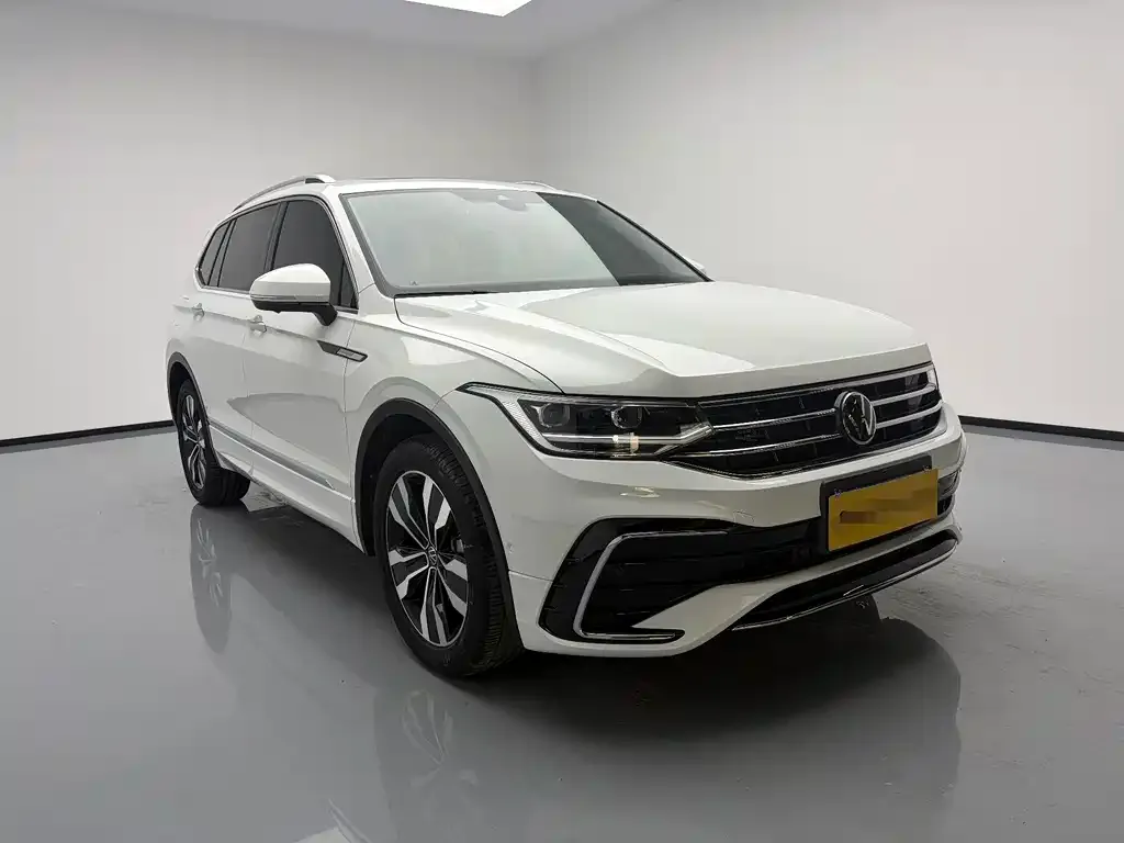 Volkswagen Tiguan L — фото 3