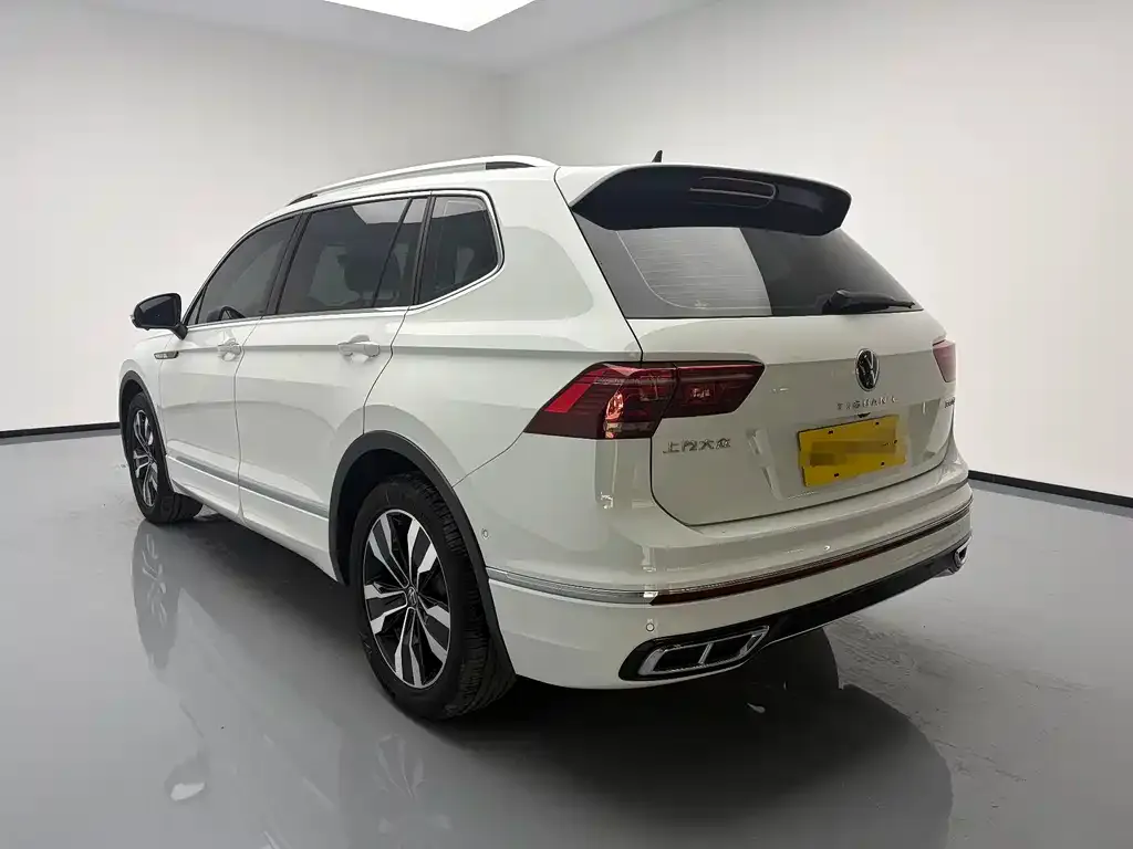 Volkswagen Tiguan L — фото 10