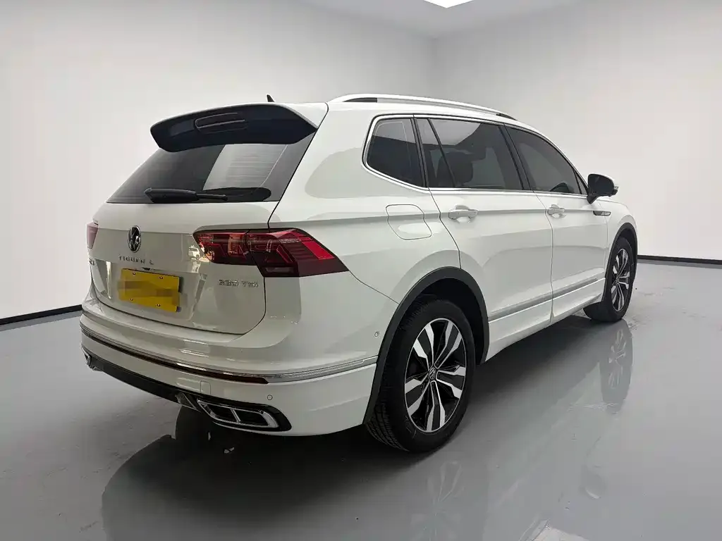 Volkswagen Tiguan L — фото 9