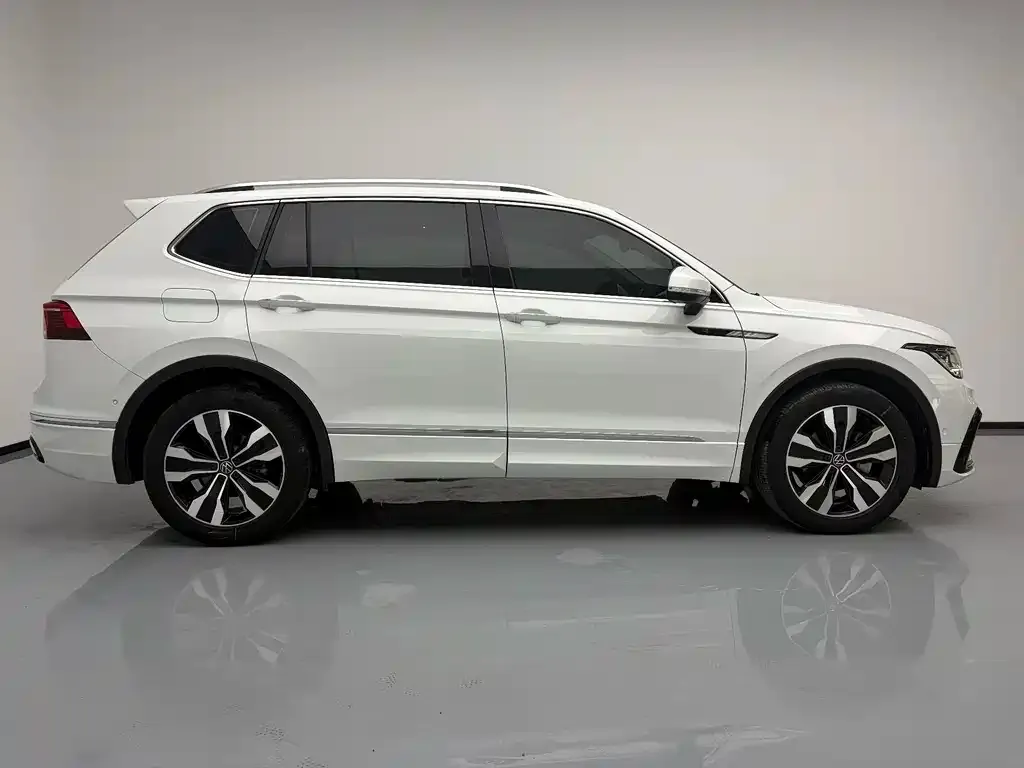 Volkswagen Tiguan L — фото 6