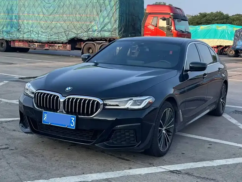 BMW 5 Series — фото 1