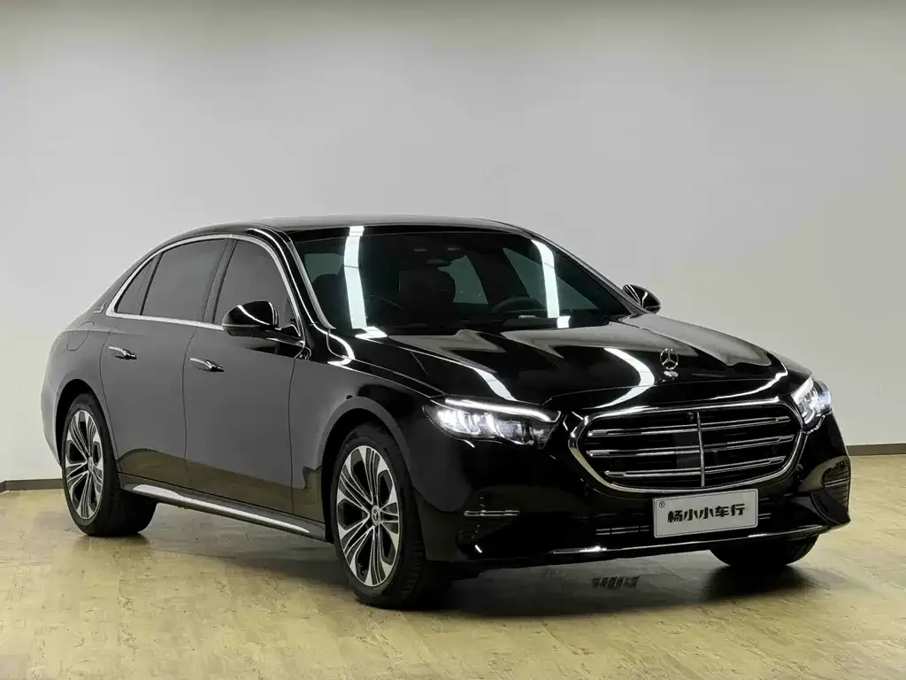 Mercedes-Benz E-Class — фото 2
