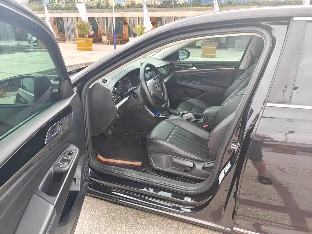 Volkswagen Passat 2021 из CN, фото 2