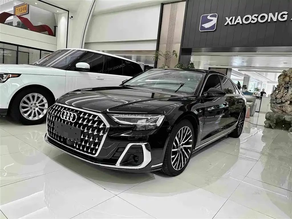 Audi A8 — фото 1