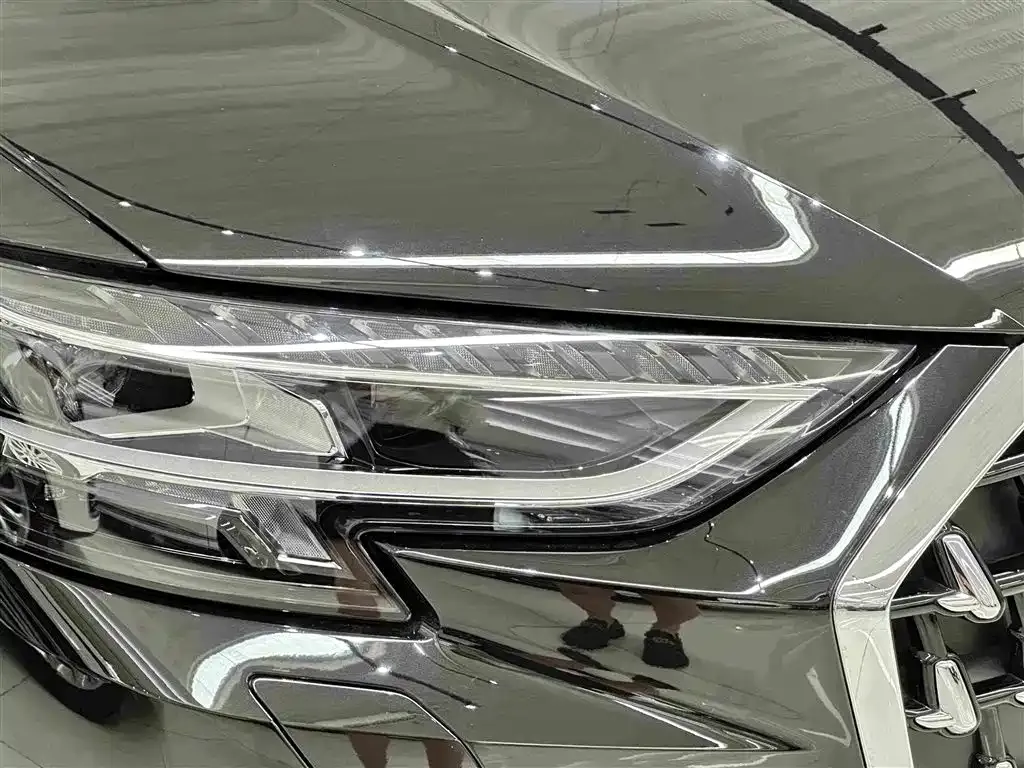 Audi A8 — фото 2