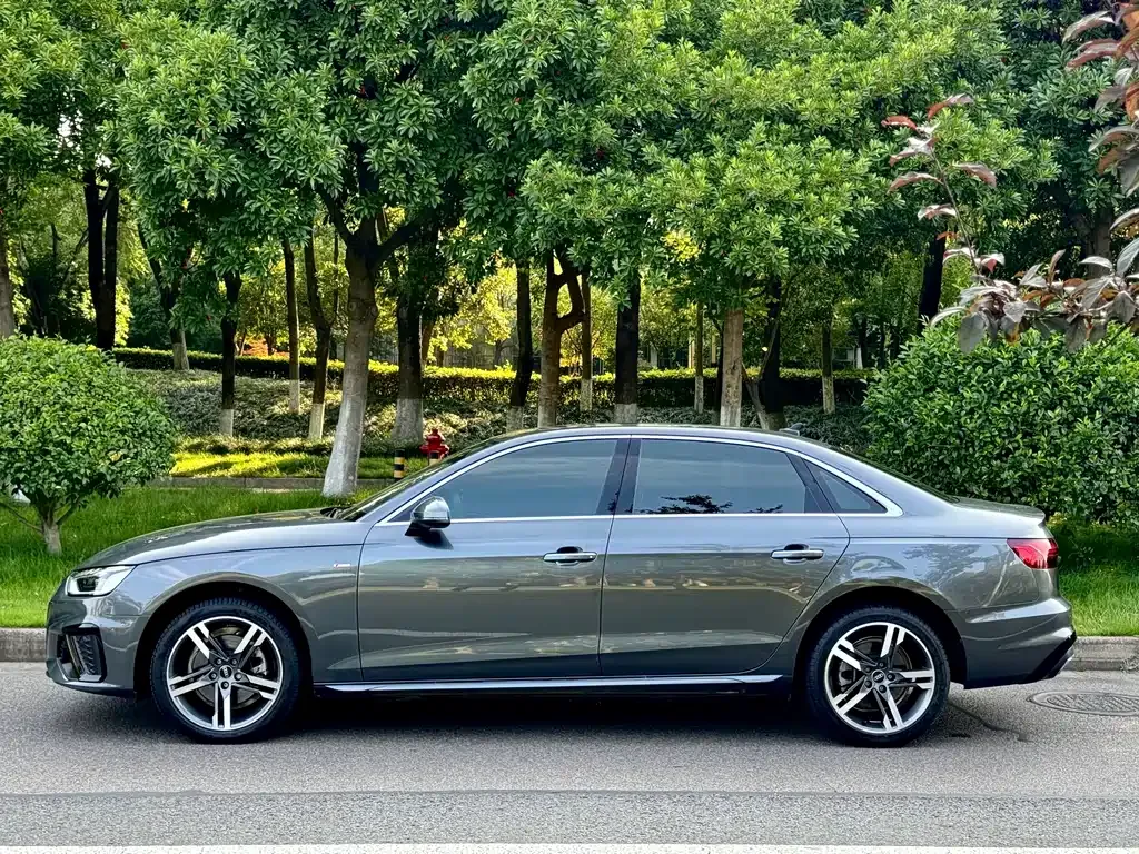 Audi A4L 2023 из CN, фото 10