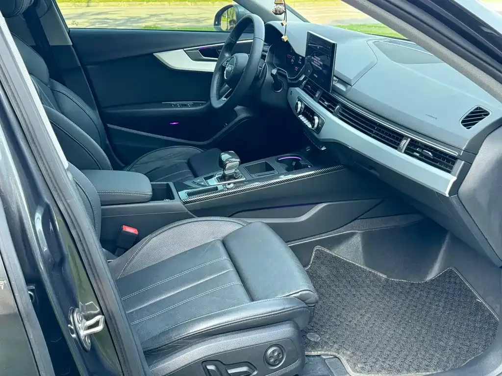 Audi A4L 2023 из CN, фото 3