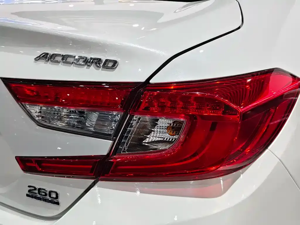 Honda Accord — фото 9