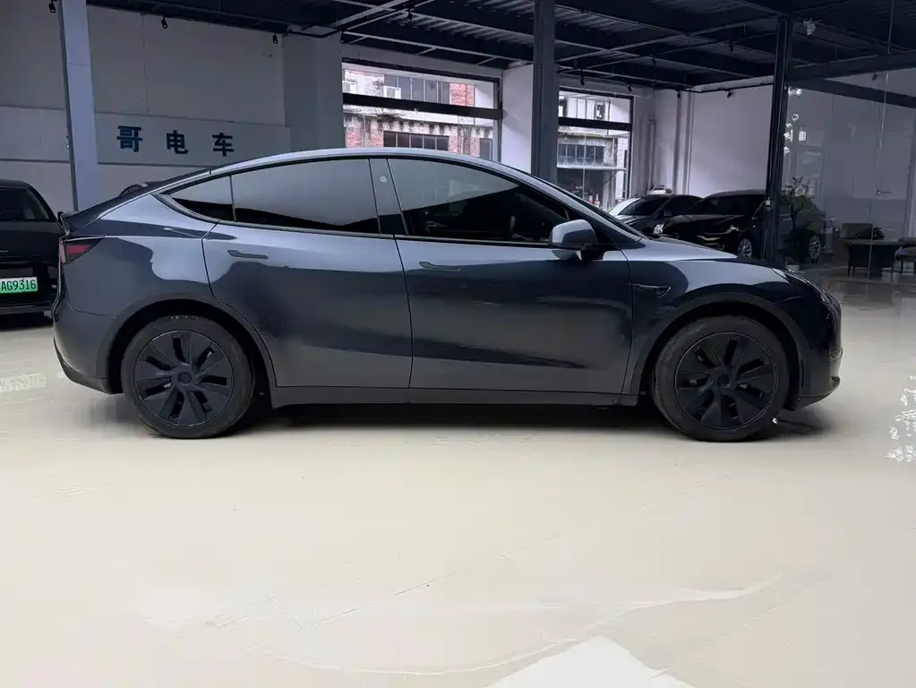 Tesla Model Y — фото 3