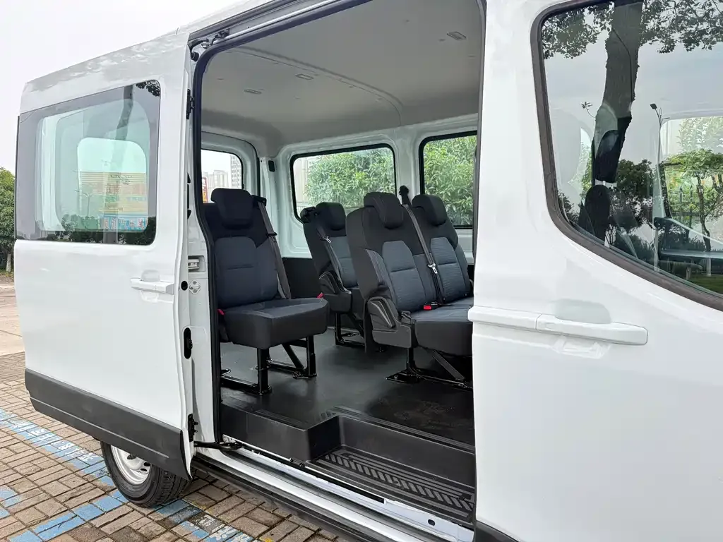 Ford E-Transit 2023 из CN, фото 6