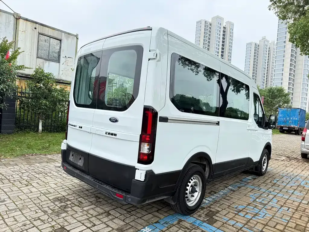 Ford E-Transit 2023 из CN, фото 2