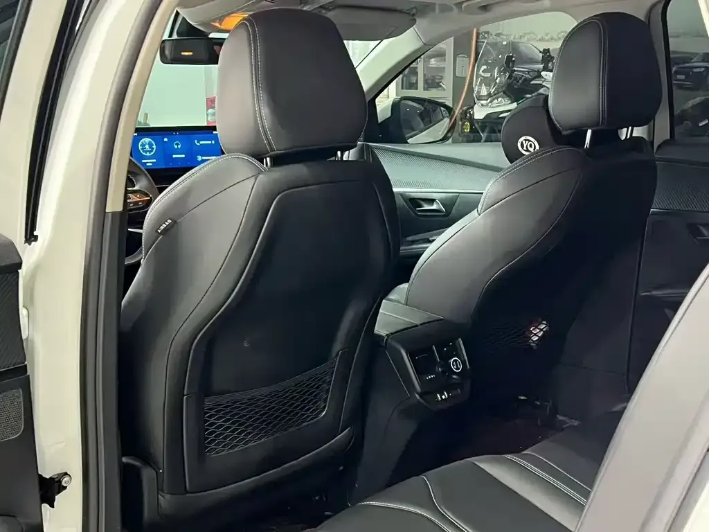 Peugeot 5008 2023 из CN, фото 3